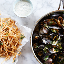 Moules-Frites (Steamed Mussels and Fries)
