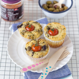 Muffin con olive taggiasche e pomodorini