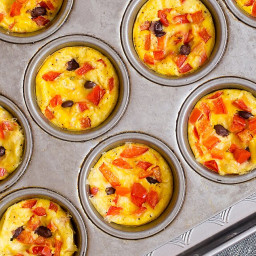 Muffin-Tin Omelets with Bell Pepper, Black Beans & Jack Cheese
