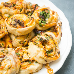 Mushroom and Spinach Cheesy Pizza Rolls