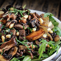Mushroom salad with lentils and caramelized onions