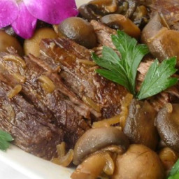 mushroom-slow-cooker-roast-beef-recipe-2147743.jpg