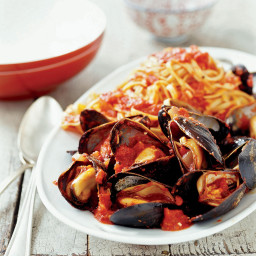 Mussels in Roasted Red Pepper Sauce