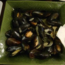 Mussels in White Wine Butter Sauce