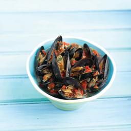 Mussels: Tomato and Basil