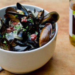 Mussels with cider, leeks and pancetta