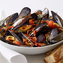 Mussels With Tomatoes and Salami