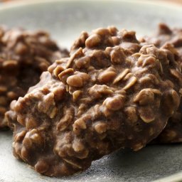 No-Bake Dark Chocolate Granola Cookies