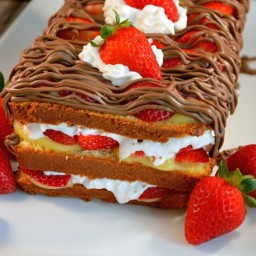 No-Bake Strawberry Chocolate Cake