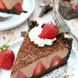 No-bake strawberry chocolate pie recipe