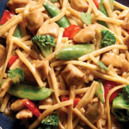 NO YOLKS® Asian Vegetables and Chicken in a Spicy Peanut Sauce Recipe