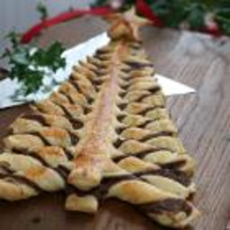 Nutella(r) pastry Christmas tree