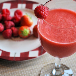 Nutribullet Recipe: Basic Strawberry and Raspberry Smoothie