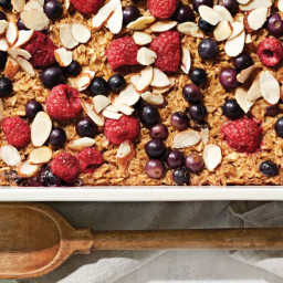 Oatmeal Breakfast Bake with Berries and Almonds