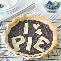 old-fashioned-blueberry-pie-1663009.jpg