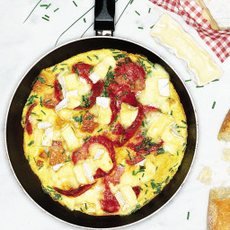 Omelette with chorizo and camembert