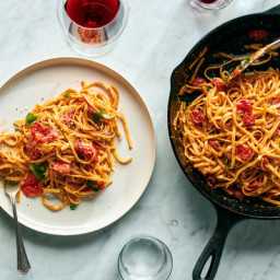 One-Pan Bruschetta Spaghetti