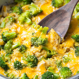 One Pan Cheesy Chicken and Broccoli with Quinoa