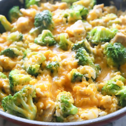 One-Pan Cheesy Chicken, Broccoli, and Rice