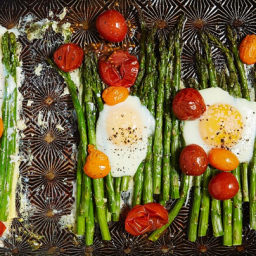 One-Pan Eggs With Asparagus and Tomatoes