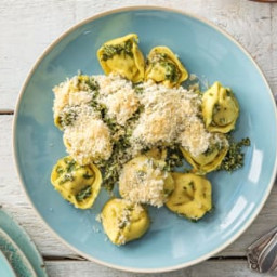 One-Pan Tortelloni Gratin with Kale and Parmesan Breadcrumbs