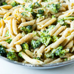 one-pot-broccoli-alfredo-pasta-1602101.jpg