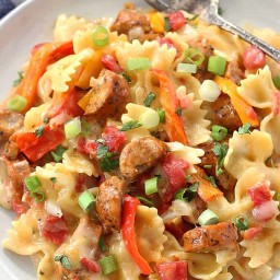One Pot Cheesy Sausage and Peppers Pasta
