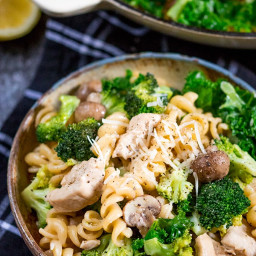 One Pot Chicken and Broccoli Pasta