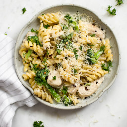 One Pot Chicken and Broccoli Pasta