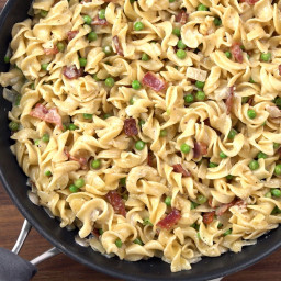 One-Pot Creamy Noodles with Bacon and Peas
