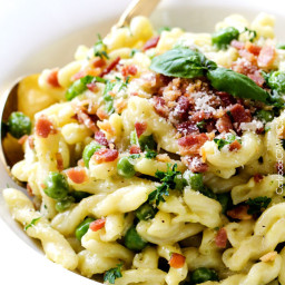 One Pot Pea and Bacon Pasta in Mascarpone Parmesan Sauce
