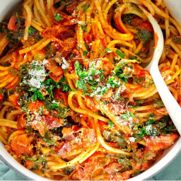 One-Pot Spaghetti with Bacon and Kale
