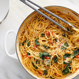 One-Pot Spaghetti With Cherry Tomatoes and Kale