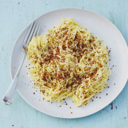 Oozy cheesy pasta with crispy pangritata