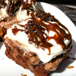Oreo Pudding Brownie Poke Cake