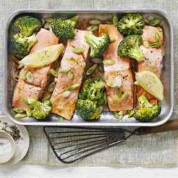 Oriental salmon and broccoli traybake