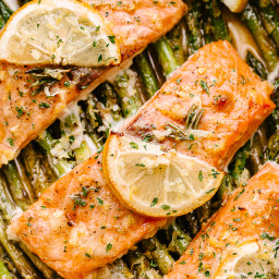 Oven Baked Salmon and Asparagus with Garlic Lemon Butter Sauce