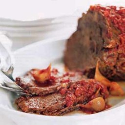 Oven-Braised Beef with Tomato Sauce and Garlic