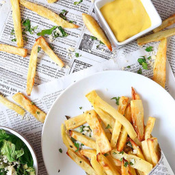 Oven Fries with a coconut-curry dip