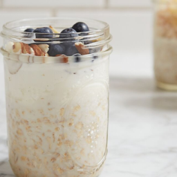 Overnight Oats with Blueberries and Almonds