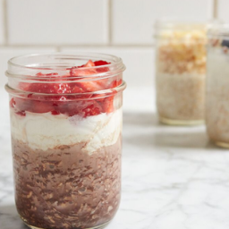 Overnight Oats with Chocolate and Strawberry