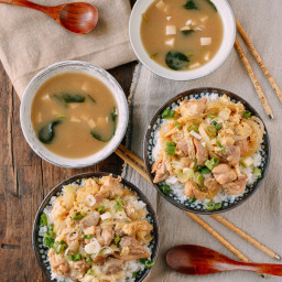 Oyakodon (Japanese Chicken and Egg Rice Bowls)