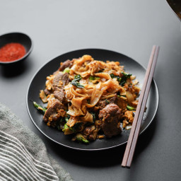 pad-see-ew-recipe-thai-stir-fried-rice-noodles-2784825.jpg