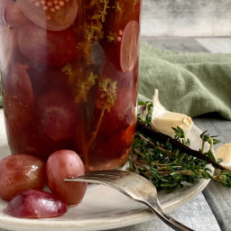 Paleo and Whole30 pickled grapes