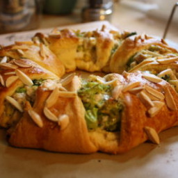 Pampered Chef Chicken and Broccoli Ring {Recipe}