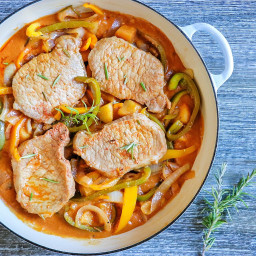 Pan-Fried Pork Chops with Apple and Pepper Gravy