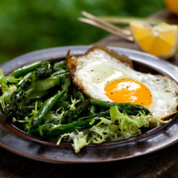 Pan-Seared Asparagus Salad With Frisée and Fried Egg