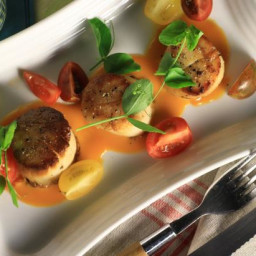 Pan Seared Scallops with a Tomato and White Chocolate Beurre Blanc