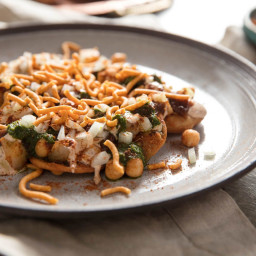 Papri Chaat (Indian Street Snack With Potato, Chickpeas, and Chutneys) Reci