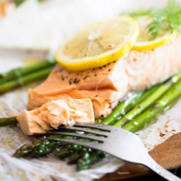 Parchment Paper Baked Salmon with Asparagus Lemon and Dill